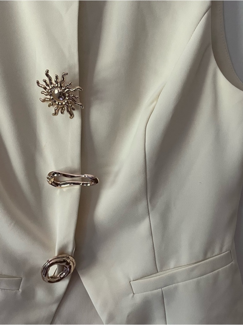 Micas Sleeveless Blazer Vest Small Cream Gold Structured Dressy Professional NEW - Picture 4 of 9